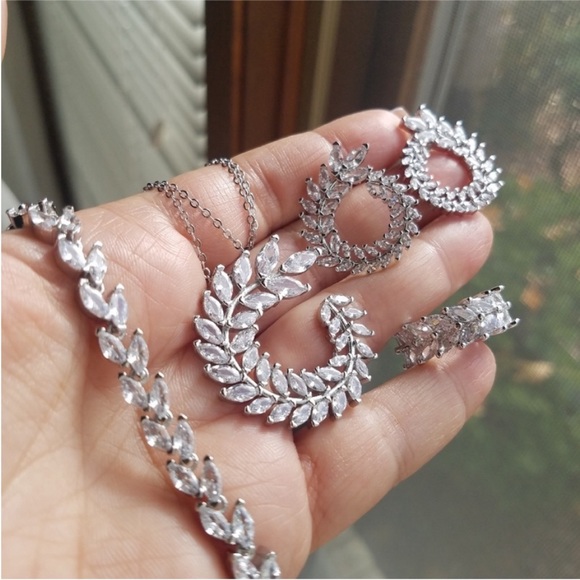 Swarovski Elements White Gold Plated Marquis Tennis Bracelet NEW - Picture 11 of 16